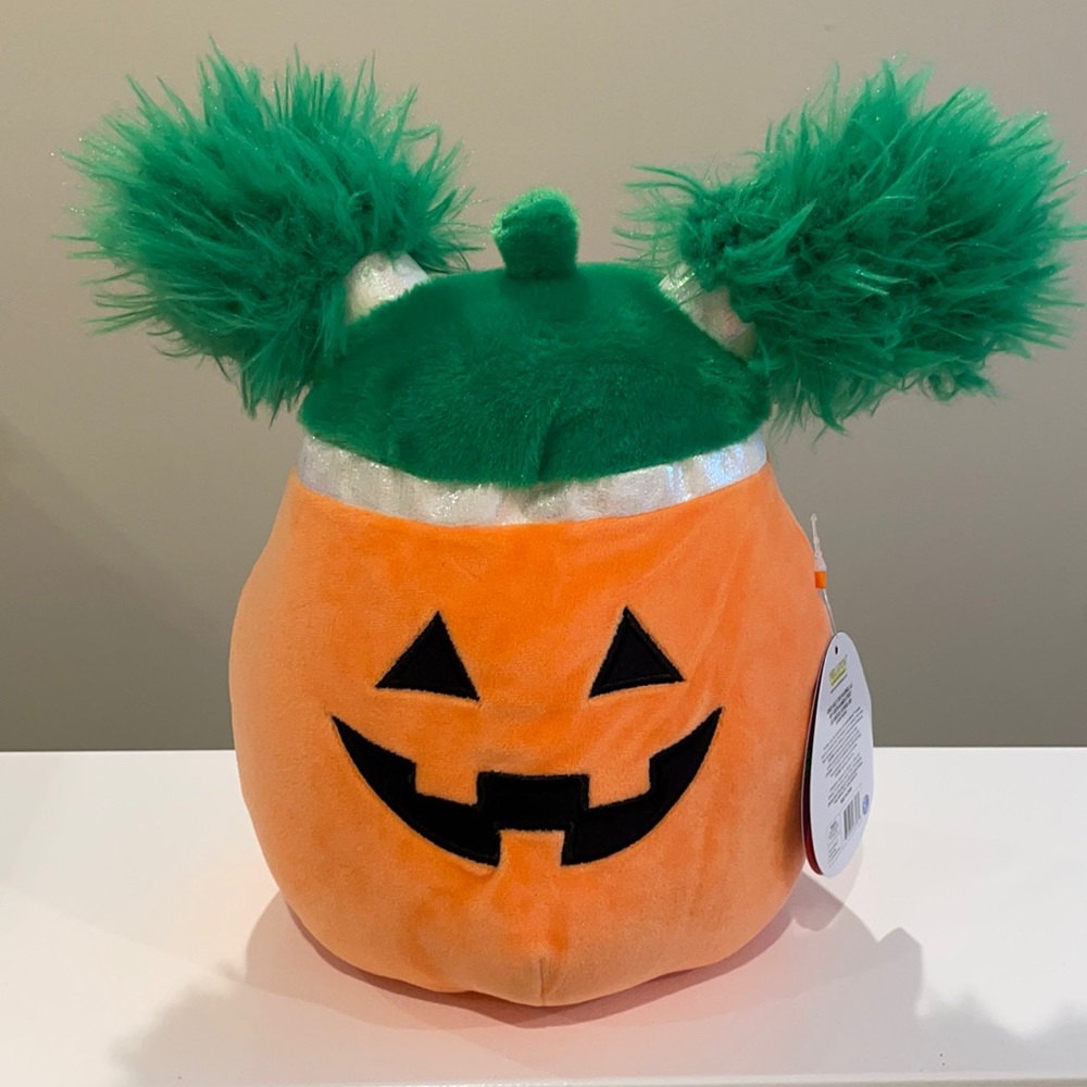 ⚡️NWT 8” Paige the Pumpkin Halloween Squishmallow